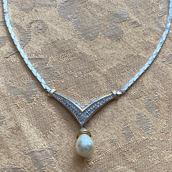 CHRISTIAN DIOR Vintage Silver Tone Crystal V-Neck Pearl Statement Necklace - Picture 2 of 8